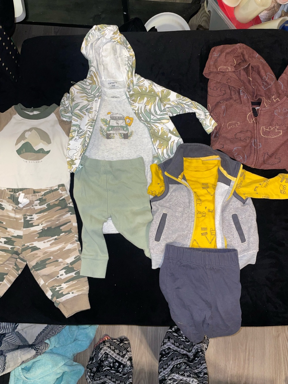 Baby Outfit Bundle carters 6 months gently worn